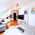 Apartment Ee Bucharest