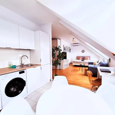 Ee Appartement Boekarest